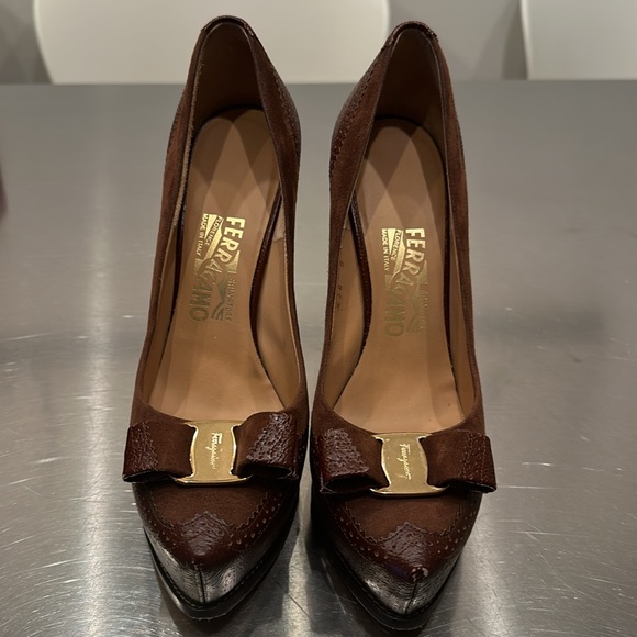 Ferragamo burgundy platform heels with pointed toe and bow detailing - Picture 3 of 6